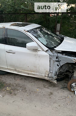 Седан Infiniti Q70 2015 в 