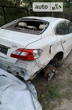 Седан Infiniti Q70 2015 в 