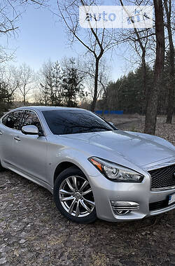 Infiniti Q70 2015