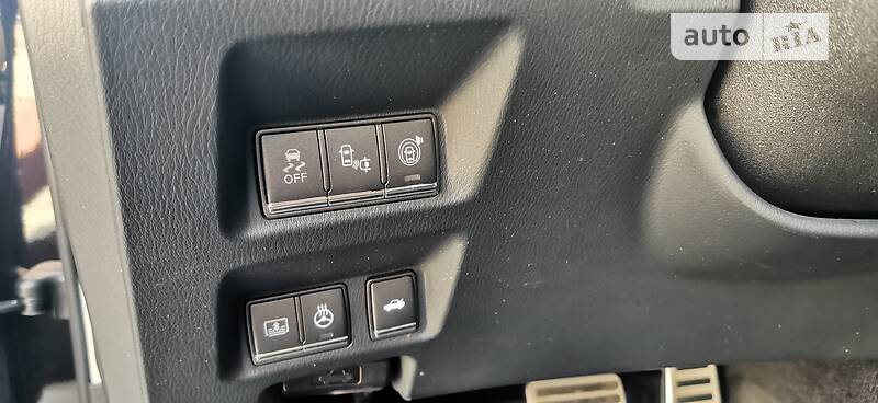 Седан Infiniti Q70 2015 в Києві фото 36 Седан Infiniti Q70 2015 в Києві