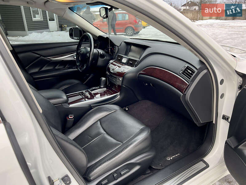 Седан Infiniti Q70 2015 в Києві