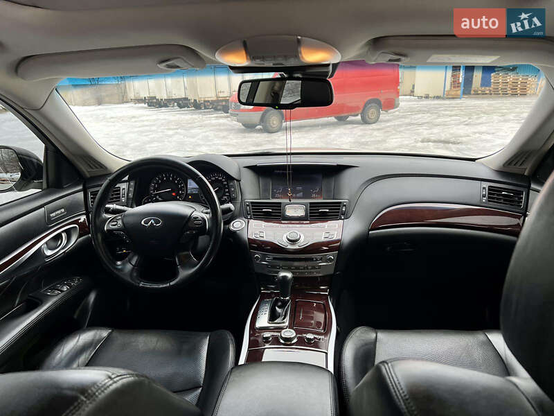 Седан Infiniti Q70 2015 в Києві