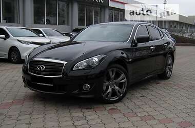 Infiniti Q70 2014