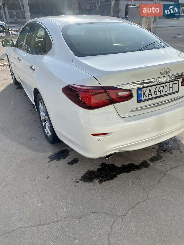 Седан Infiniti Q70 2016 в Днепре