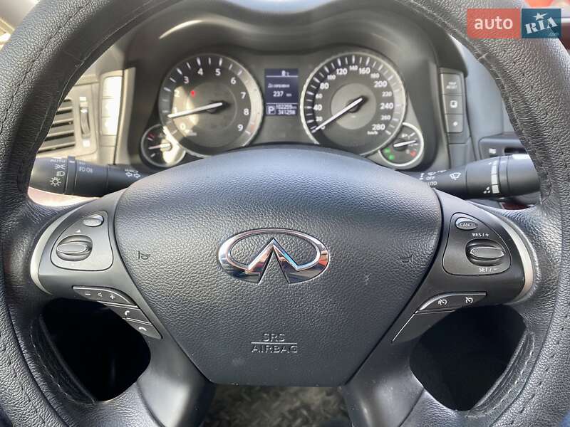 Седан Infiniti Q70 2016 в Днепре