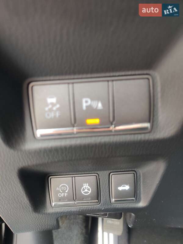 Седан Infiniti Q70 2015 в Львові