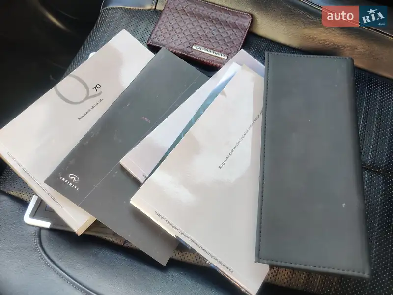 Седан Infiniti Q70 2015 в Львові документ