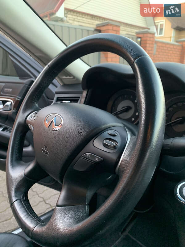 Седан Infiniti Q70 2016 в Новомосковске фото 11 Седан Infiniti Q70 2016 в Новомосковске