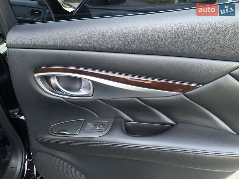 Седан Infiniti Q70 2016 в Новомосковске фото 26 Седан Infiniti Q70 2016 в Новомосковске