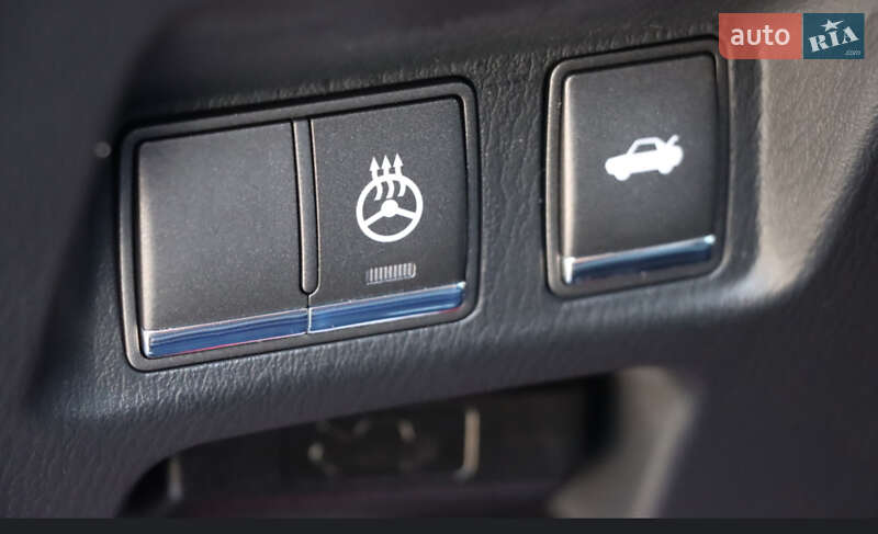 Седан Infiniti Q70 2016 в Днепре