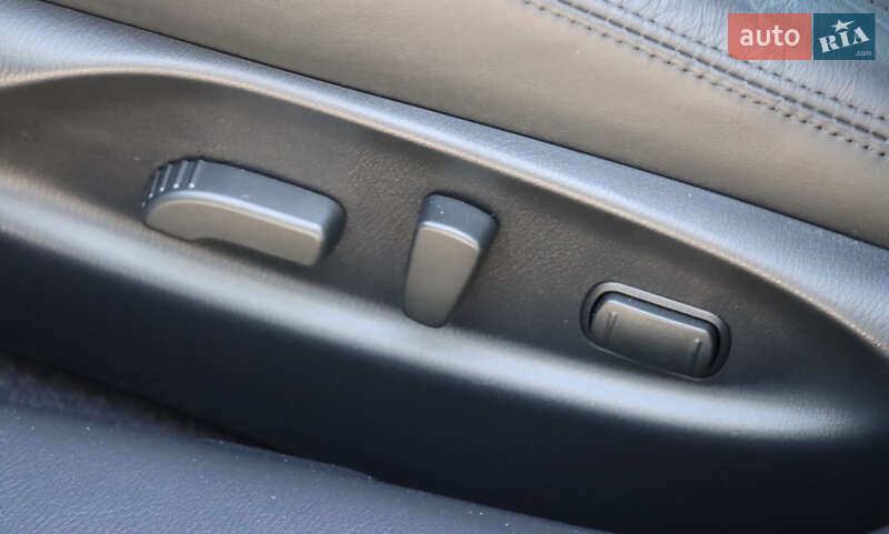 Седан Infiniti Q70 2016 в Днепре