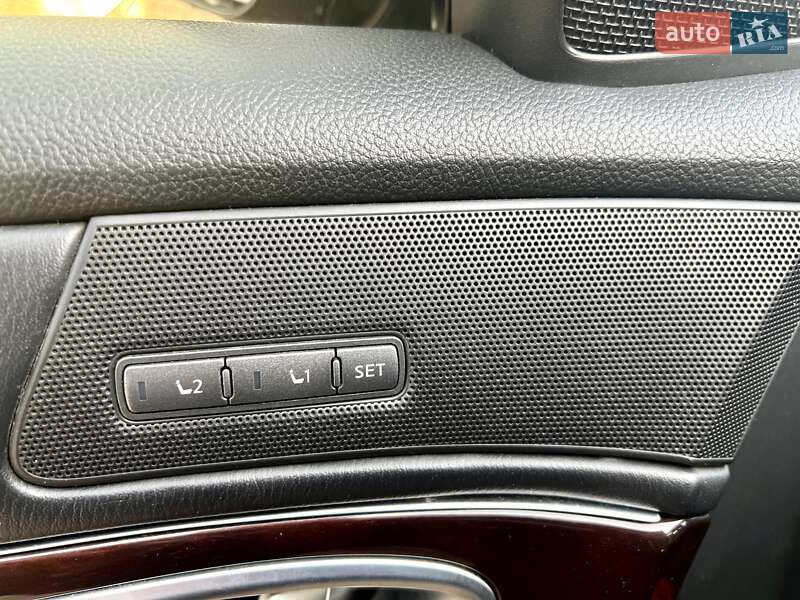 Седан Infiniti Q70 2015 в Дніпрі