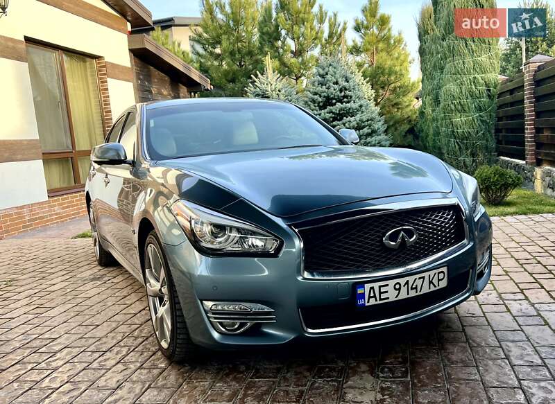 Седан Infiniti Q70 2015 в Дніпрі