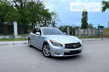 Infiniti Q70 2015