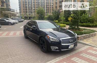 Седан Infiniti Q70 2015 в Софиевской Борщаговке