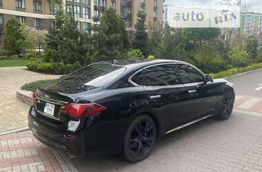 Седан Infiniti Q70 2015 в Софиевской Борщаговке