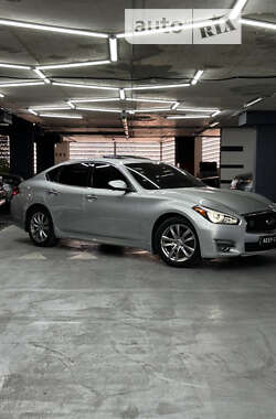 Infiniti Q70 2015