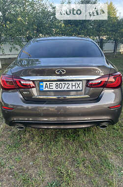 Седан Infiniti Q70 2015 в Калуше