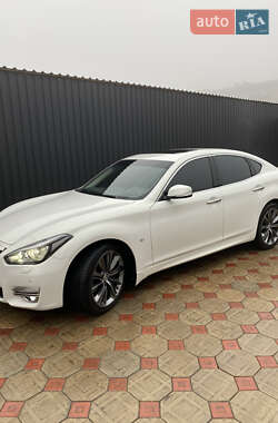 Infiniti Q70 2015