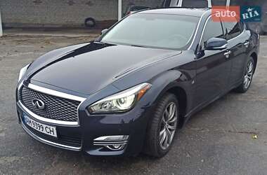 Infiniti Q70 2015