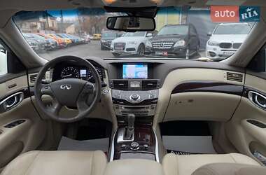 Седан Infiniti Q70 2013 в Виннице