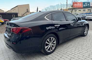 Седан Infiniti Q70 2017 в 