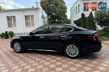 Седан Infiniti Q70 2014 в 