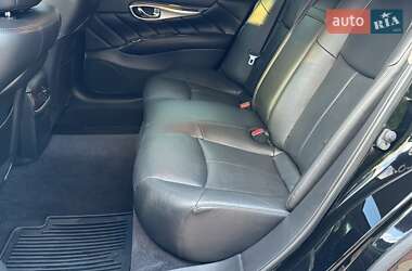 Седан Infiniti Q70 2014 в 