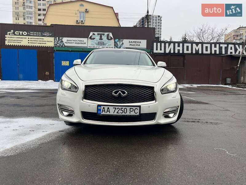 Седан Infiniti Q70 2015 в Києві