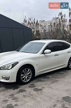 Infiniti Q70 2016