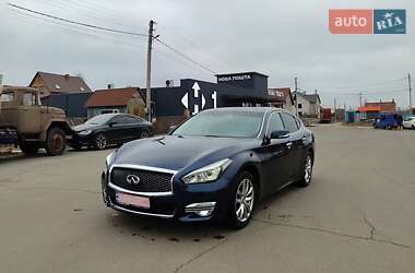 Седан Infiniti Q70 2014 в Бучі