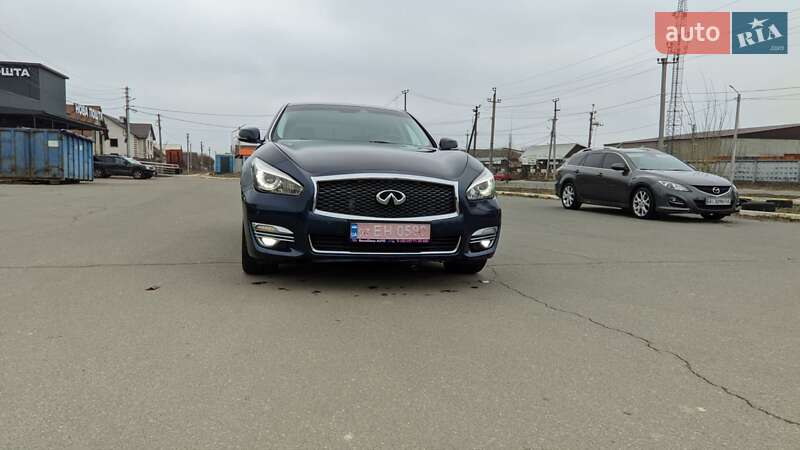 Седан Infiniti Q70 2014 в Бучі