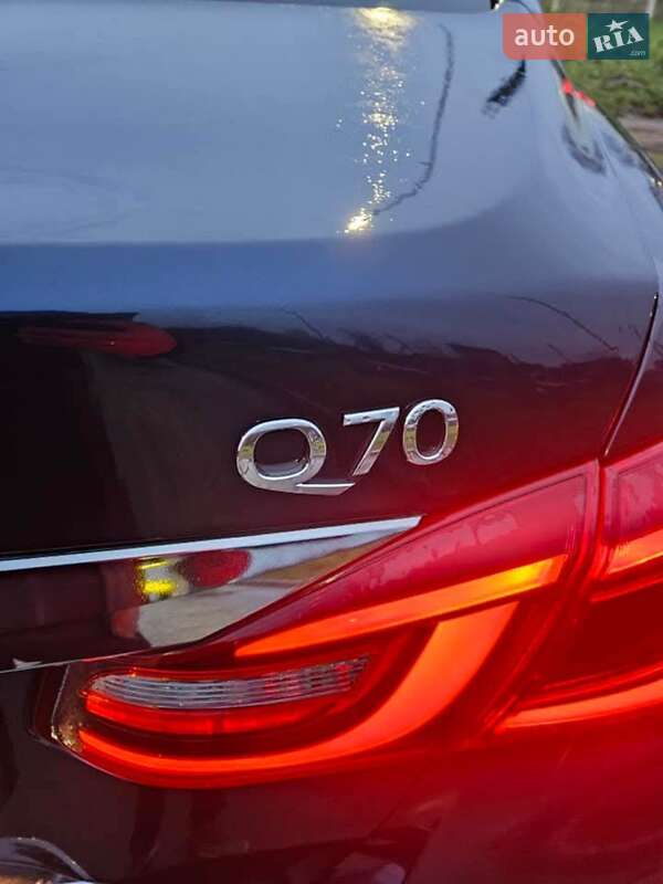 Седан Infiniti Q70 2014 в Бучі