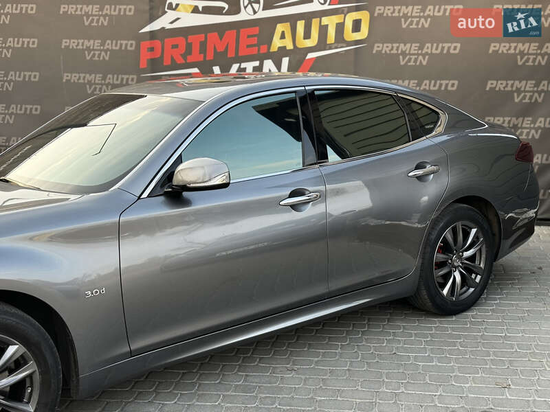 Седан Infiniti Q70 2015 в Виннице