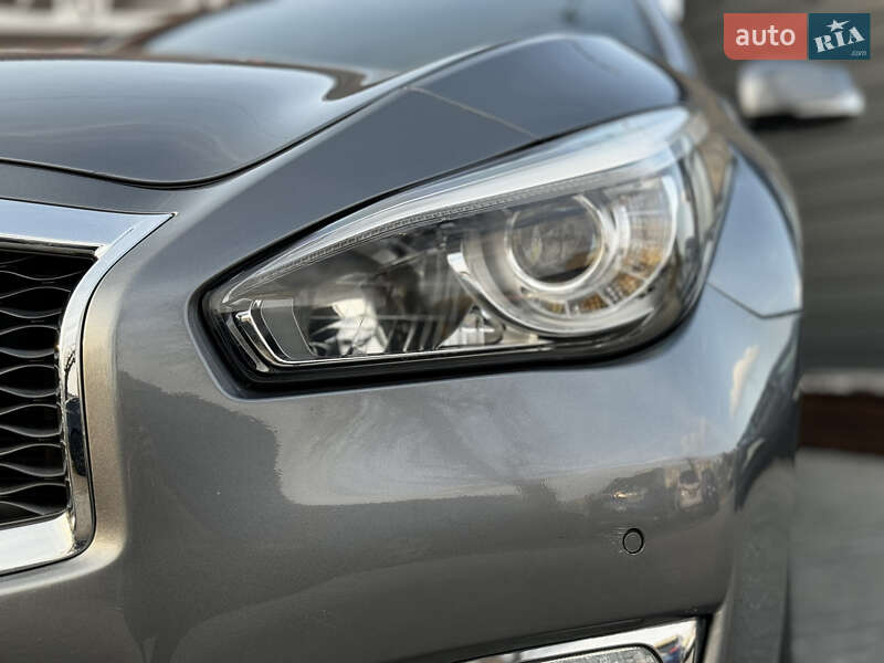 Седан Infiniti Q70 2015 в Виннице