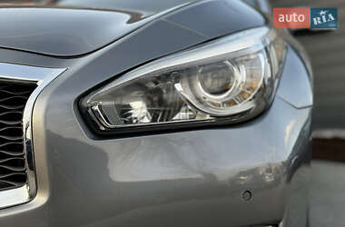 Седан Infiniti Q70 2015 в 