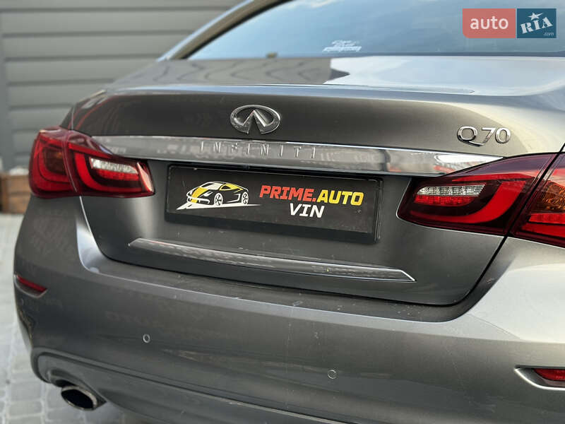Седан Infiniti Q70 2015 в Виннице