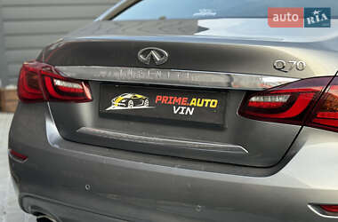 Седан Infiniti Q70 2015 в 