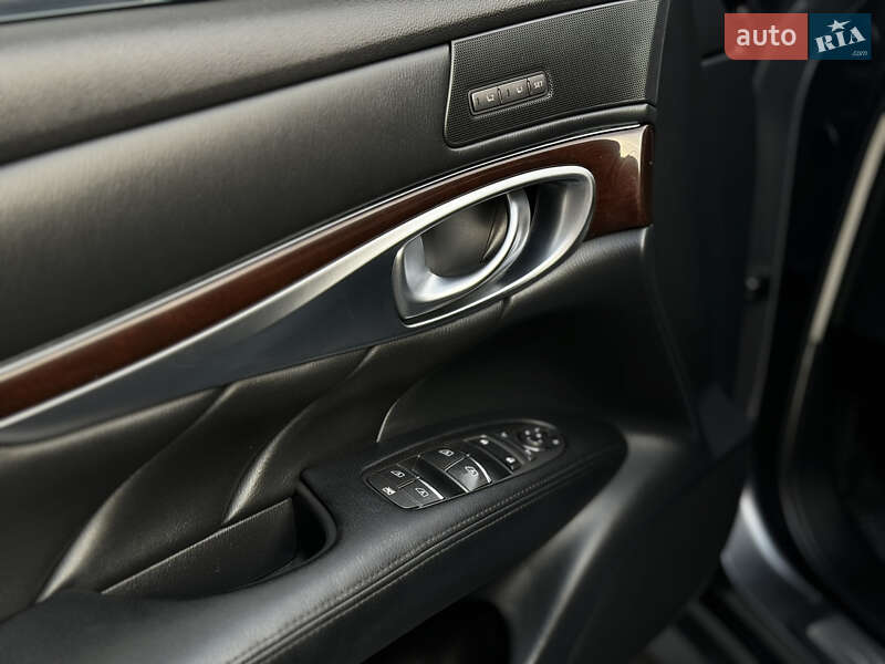 Седан Infiniti Q70 2015 в Виннице