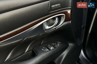 Седан Infiniti Q70 2015 в 