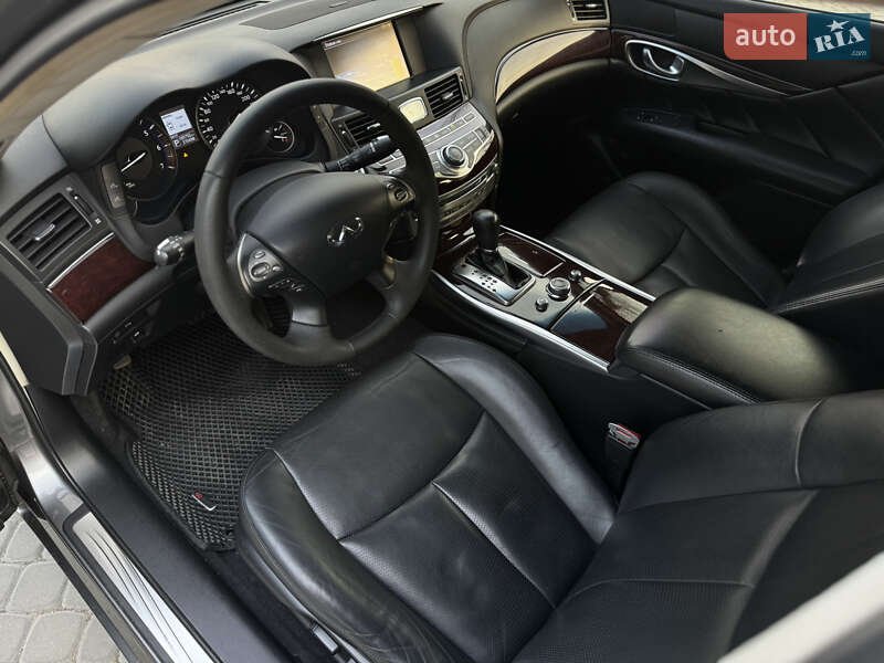 Седан Infiniti Q70 2015 в Виннице