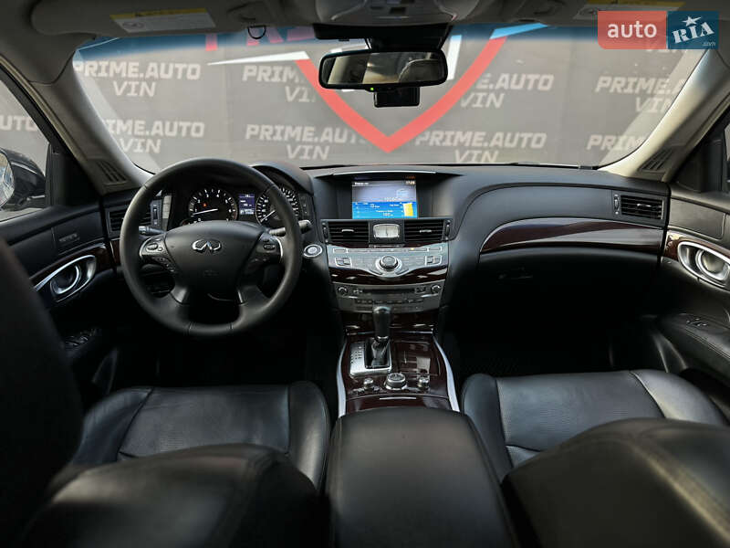 Седан Infiniti Q70 2015 в Виннице