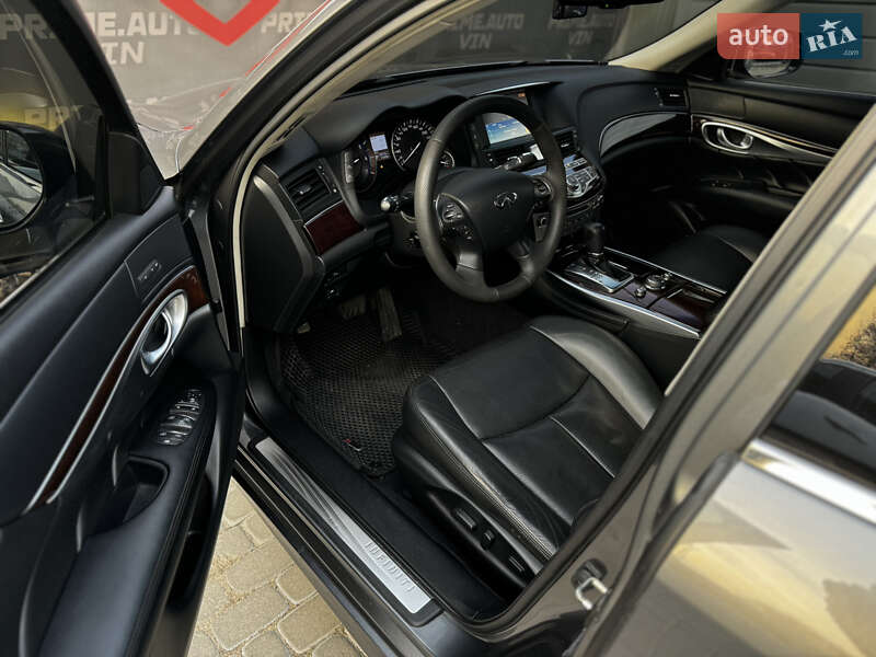 Седан Infiniti Q70 2015 в Виннице