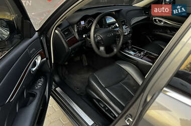 Седан Infiniti Q70 2015 в 