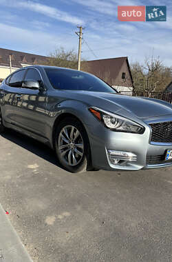 Седан Infiniti Q70 2017 в Киеве