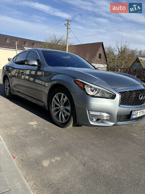 Infiniti Q70 2017