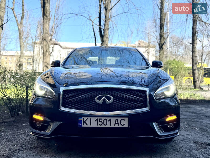 Infiniti Q70 2016