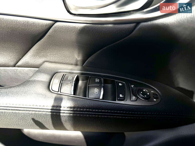 Седан Infiniti Q70 2016 в Києві