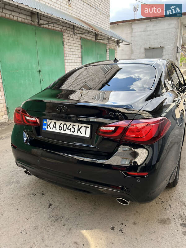 Седан Infiniti Q70 2015 в Харкові
