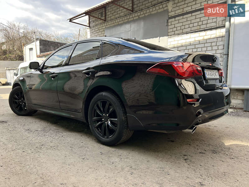Седан Infiniti Q70 2015 в Харкові
